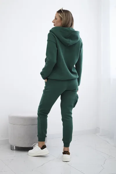 Insulated set with decorative pocket in green color
