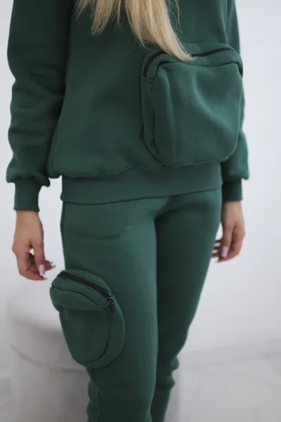 Insulated set with decorative pocket in green color