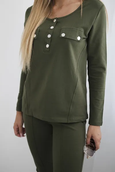 Set with a khaki-coloured press stud neckline