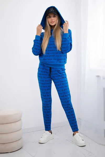 Set with purple blue print