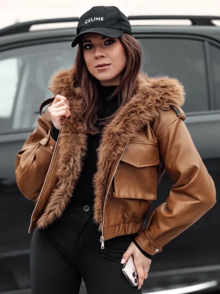 Dámska kožená bunda s kapucňou a kožušinou