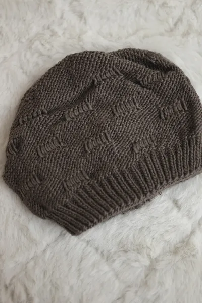 Kesi Dámska čiapka Nastia K373 mocca