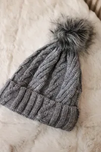 Kesi Čapica s fleece Warkocz K226 tmavošedý