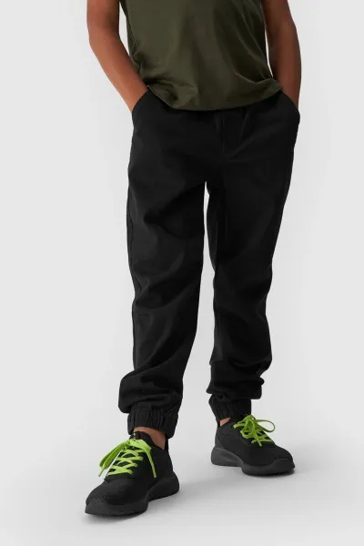 Chlapčenské Casual Hladké Jogger Nohavice 4F Čierne 4FJWMM00TTR