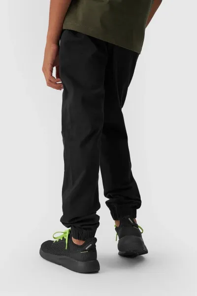 Chlapčenské Casual Hladké Jogger Nohavice 4F Čierne 4FJWMM00TTR