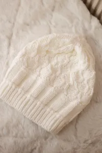 Kesi Čapica s fleece Marta K231 biely