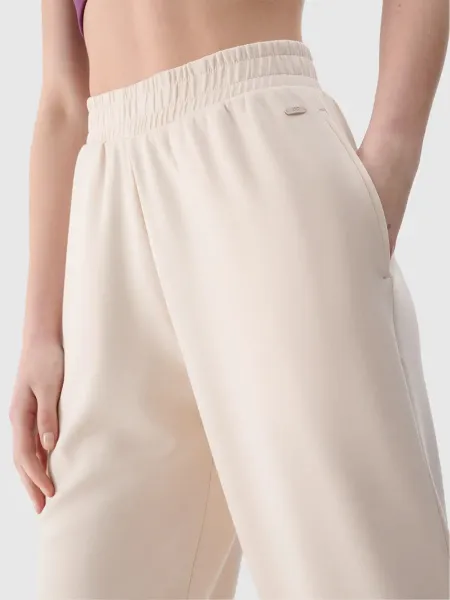 Dámske tepláky 4F TROUSERS CAS F1010-83S-BEIGE