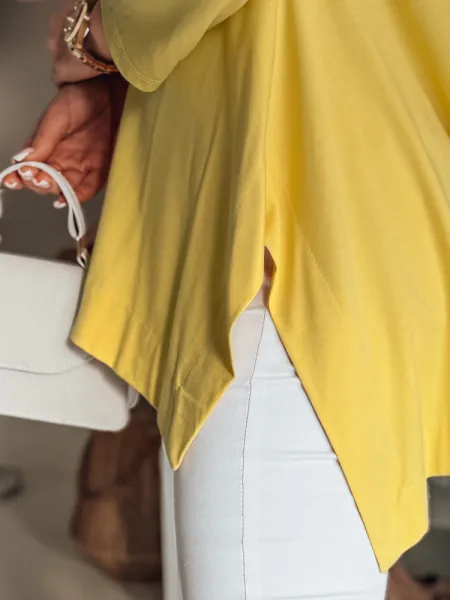 Žltá oversize blúzka s wisiorkom