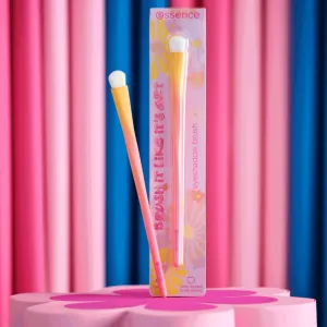 essence BRUSH IT LIKE IT'S ART eyeshadow brush štetec na očné tiene 01 Throwing A Little Color 1 ks