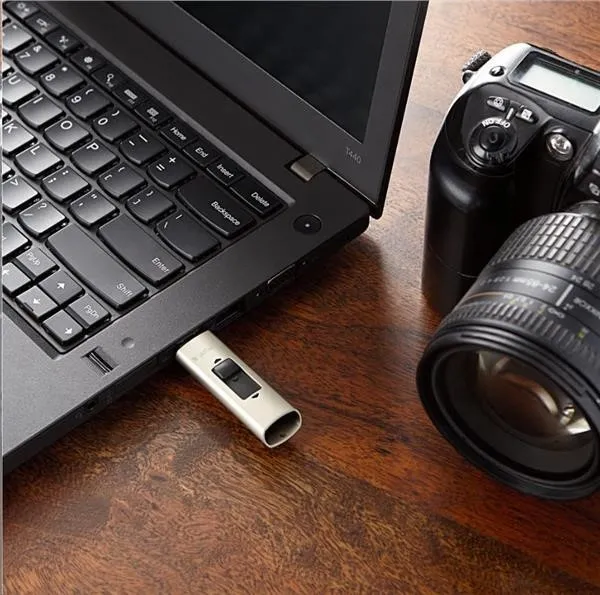 Verbatim 47690 Flash Drive Store 'n' Go, 128GB, SSD Vx400, USB 3.0, strieborný