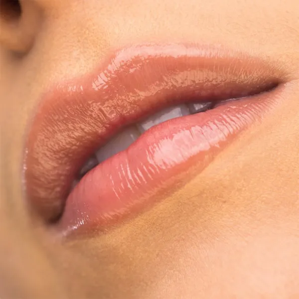 theBalm Plump Your Pucker Lip Gloss lesk na pery pre väčší objem odtieň Buck-a-Roo 2.7 ml