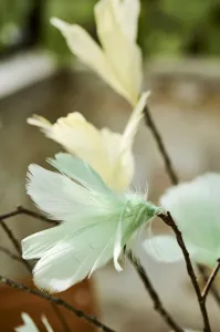 IB Laursen Závesné perie na drôtiku FEATHER DECOR - viac farieb