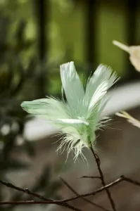 IB Laursen Závesné perie na drôtiku FEATHER DECOR - viac farieb