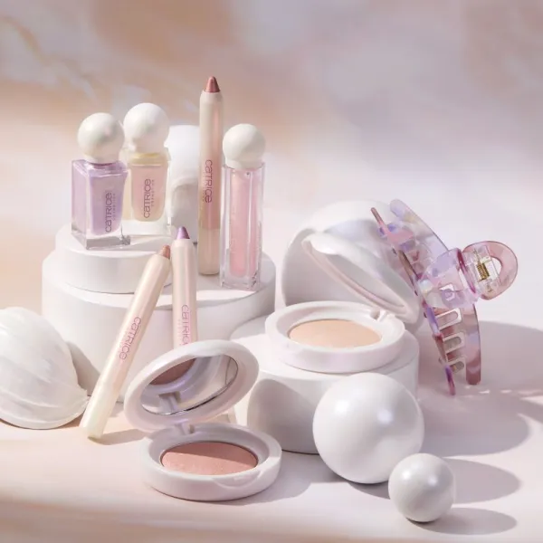 Catrice PEARLFECTION žiarivý lesk na pery odtieň 01 Pearlfect Kiss 3.2 ml