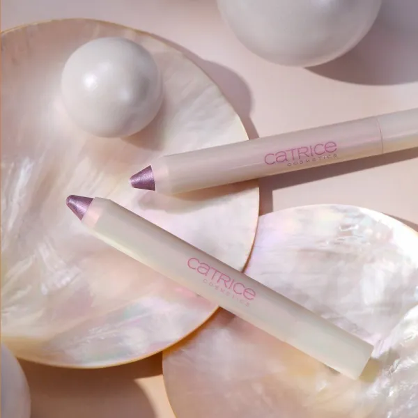 Catrice PEARLFECTION intenzívne očné tiene v tyčinke odtieň 01 Sparkles of Pearls 2.7 g