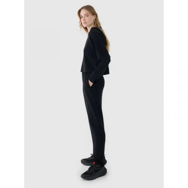 Dámske tepláky 4F TROUSERS CAS F1010-20S-DEEP BLACK