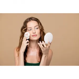 EcoTools Sea Gems Pearl Puff + Case kozmetické zrkadielko s labutienkou 1 ks