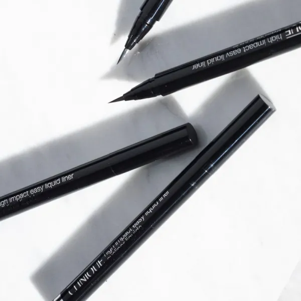 Clinique High Impact™ Easy Liquid Eyeliner precízna tekutá očná linka odtieň Black 0,67 g