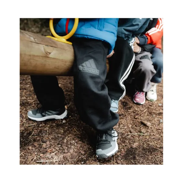 Juniorská nízka turistická obuv ADIDAS Terrex AX4R Jr core black grey four grey six
