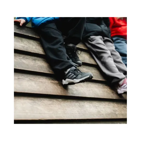 Juniorská nízka turistická obuv ADIDAS Terrex AX4R Jr core black grey four grey six