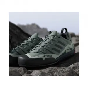 Pánska nízka turistická obuv ADIDAS Terrex Swift Solo 2.0 silver green legend ivy linen green