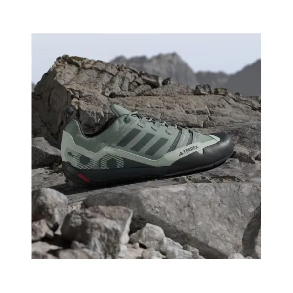 Pánska nízka turistická obuv ADIDAS Terrex Swift Solo 2.0 silver green legend ivy linen green