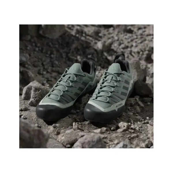 Pánska nízka turistická obuv ADIDAS Terrex Swift Solo 2.0 silver green legend ivy linen green