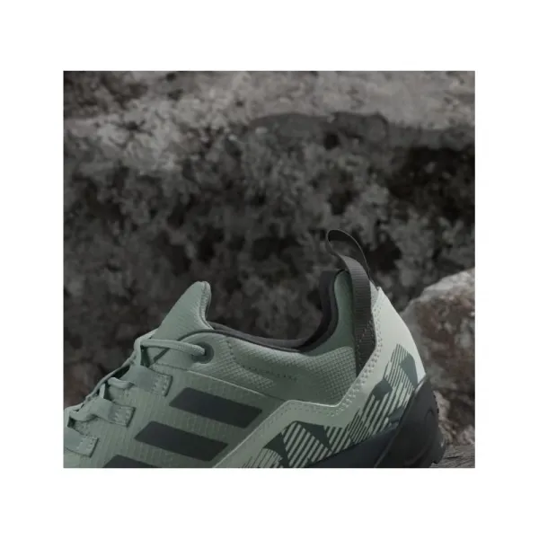 Pánska nízka turistická obuv ADIDAS Terrex Swift Solo 2.0 silver green legend ivy linen green