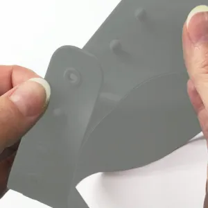 BBLÜV Käp silikónový šilt na umývanie hlavy Grey 1 ks