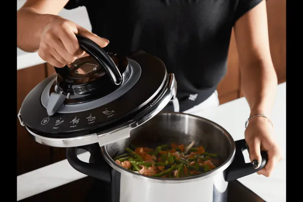 Tlakový hrniec Tefal Clipso+ CHEF 8 l P4551431 Nerezový/Čierny