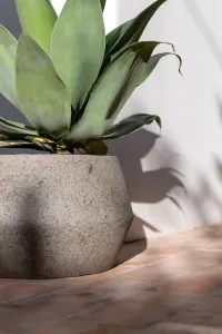 Kvetináč Harley Low, sivý diorit, viac veľkostí - Potterypots Velikost: S - ⌀ 36, v. 21,5 cm