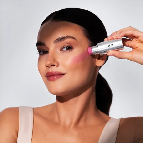 NEO MAKE UP Intense Serum Blush Stick krémová lícenka v tyčinke odtieň 03 Light Pink 7 g