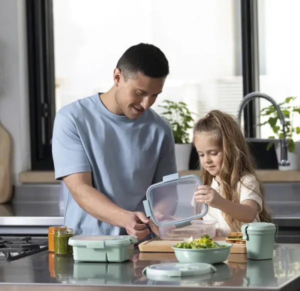 CURVER Dóza SMART TO GO ECO 1,6l guľatá s príborom, mištičkou a táckou | zelená