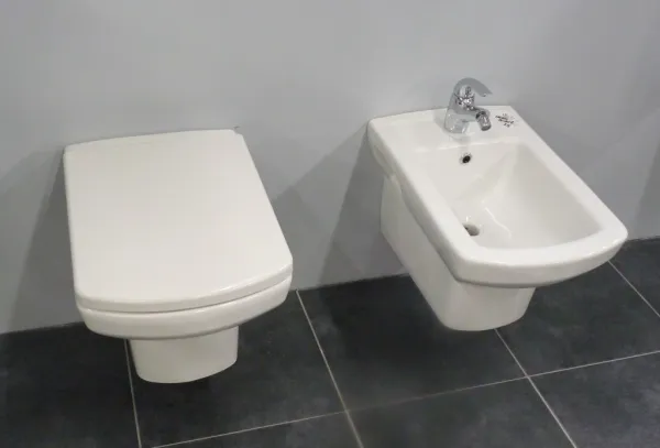 OLSEN SPA - Závesný bidet NERO OLKGNE02BDE00