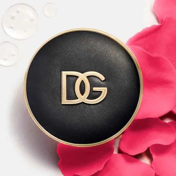 Dolce&Gabbana Fresh Rose Glow Cushion rozjasňujúci a hydratačný make-up SPF 50+ odtieň 2N 15 g