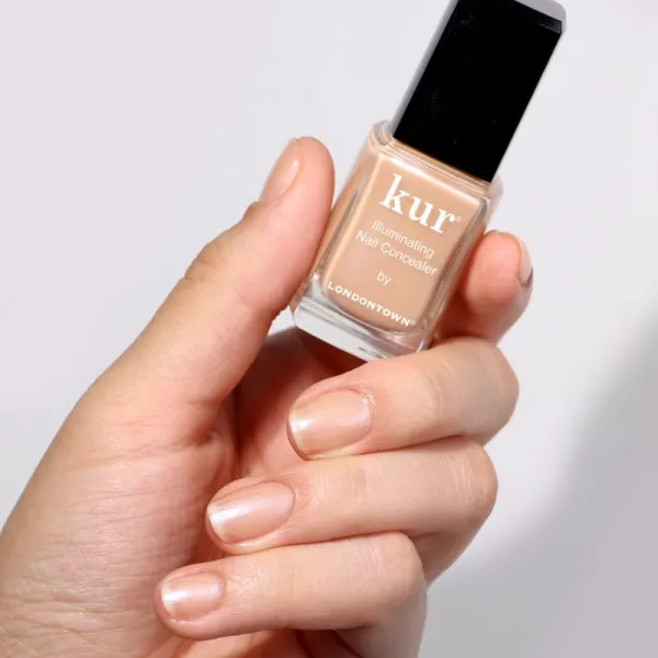 LONDONTOWN Kur Illuminating Nail Concealer rozjasňujúci lak na nechty odtieň Bare 12 ml