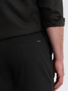 Štýlové kraťasy štruktúrované pre pánov čierne