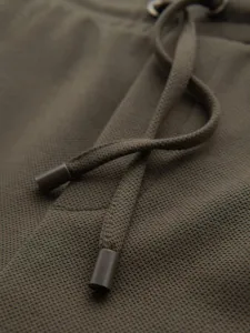 Štýlové kraťasy štruktúrované pre pánov olivové