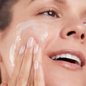 Elemis Dynamic Resurfacing Facial Wash čistiaci gél s vyhladzujúcim efektom 30 ml