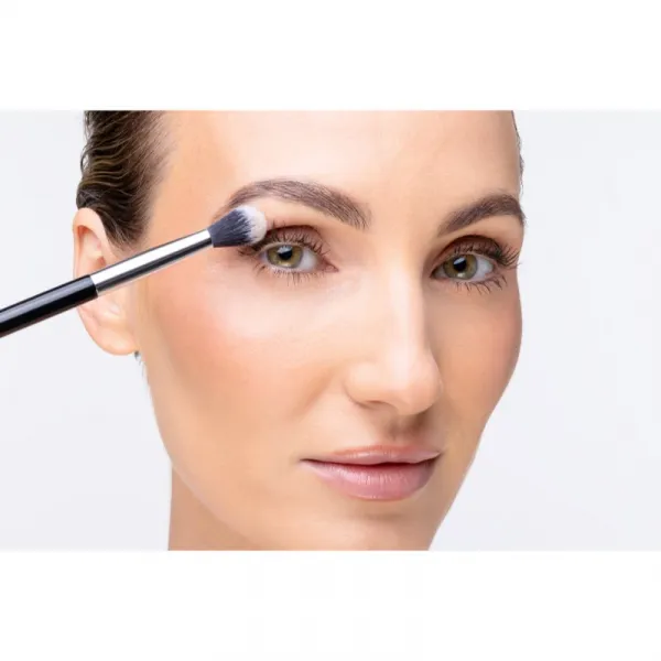 Notino Makeup Brushes Professional Eyeshadow Blending Make-Up Brush 205 štetec na očné tiene 1 ks