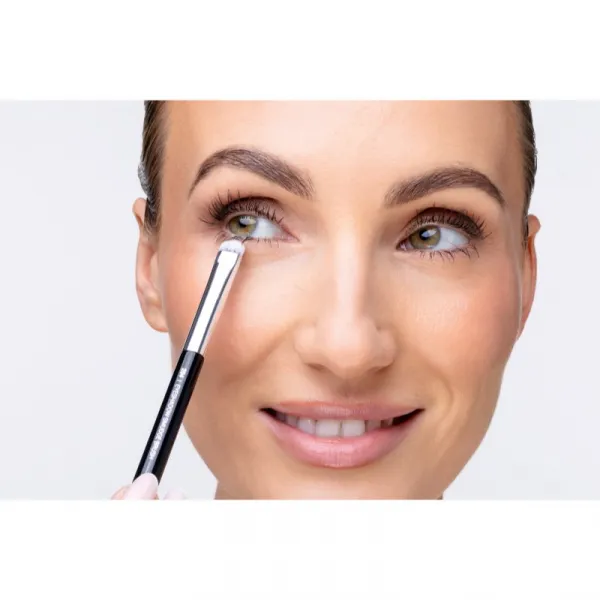 Notino Makeup Brushes Professional Eyeshadow Smudge Make-Up Brush 204 štetec na očné tiene 1 ks