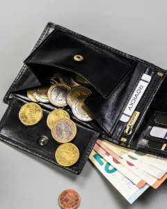 Trendy kožená čierna pánska peňaženka