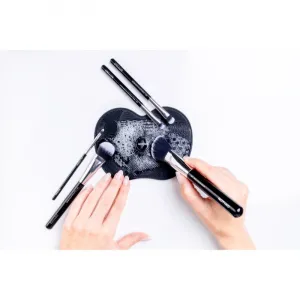 Notino Makeup Brushes Silicone Cleaning Mat For Make-Up Brushes čistiaca podložka na štetce Black 1 ks