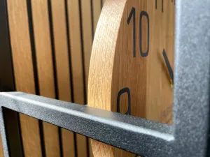 Štýlovédubovéhodinysrobusnýmkovovýmrámom100cm61056