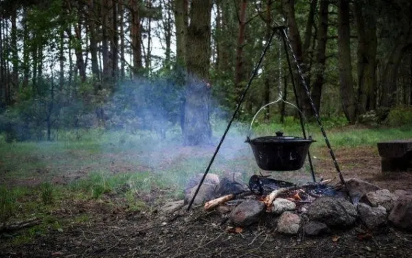 Závesnýsmaltovanýkotlík13L+stojan