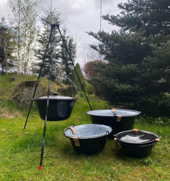 Závesnýsmaltovanýkotlík10L+stojan