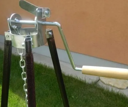 Smaltovanýkotlík10Lsostojanom