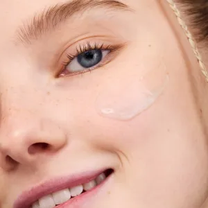 essence Superman hydratačná podkladová báza pod make-up 29 ml