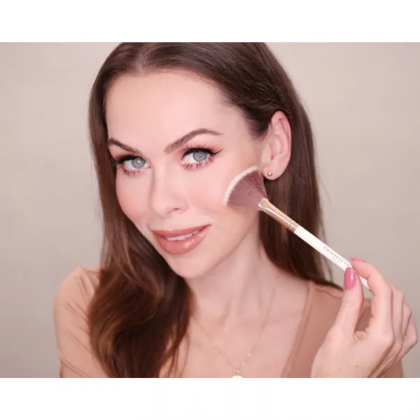 Dermacol Accessories Master Brush by PetraLovelyHair štetec na rozjasňovač D59 Rose Gold 1 ks