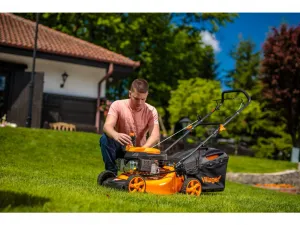 Benzínová kosačka VILLAGER ATLAS 4011B VR060221